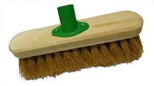 **10"**: This indicates the width of the broom head, which is 10 inches