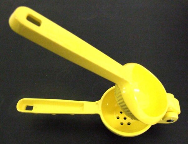 19CM Yellow Cast Aluminum Lemon Press Bartender's Tool (No Date)