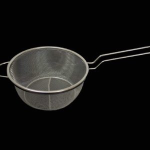 A stainless steel chip frying basket with dimensions of 20cm in diameter and 8cm in height is designed for deep frying chips or other foods. It features a long handle measuring...