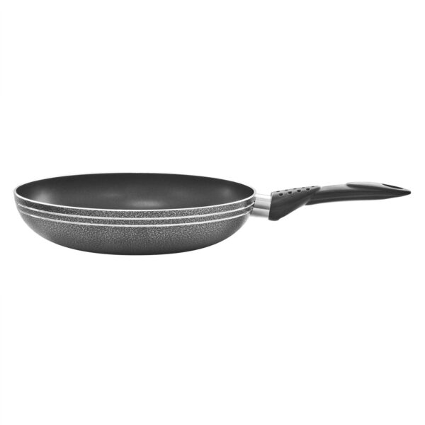 It looks like you're referring to a non-stick frying pan with a diameter of 32 cm and an induction base, which is suitable for use in the kitchen and home. The code "0895/6641"...