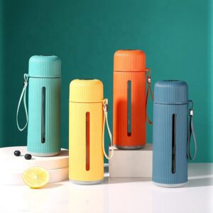 It seems like you're describing a product, specifically a 500ml water bottle or flask that comes with a strap. The dimensions of the bottle are 21 cm in height and 7 cm in...