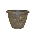 It sounds like you are describing a vintage planter with specific dimensions and color features. This planter measures 45 cm in length and 35.5 cm in width, and it is primarily...
