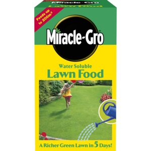 MIRACLE-GRO WATER SOLUBLE LAWN FERTILIZER 1KG (COVERS UP TO 200M2)