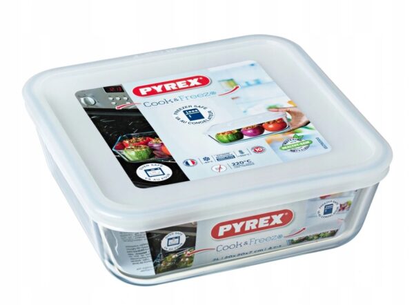 Pyrex 2L Square Glass Cook & Freeze Dish with Plastic Lid, 20cm x 20cm