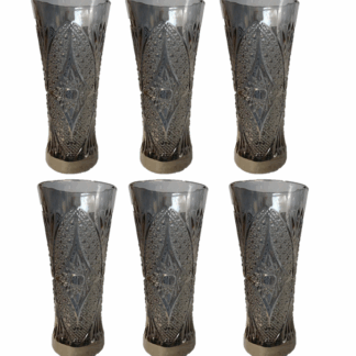 The description you provided seems to refer to a set of six small half-pint decorated drinking glasses. The dimensions of each glass are 15 cm in height and 7 cm in diameter....