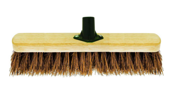 The Hard Bassine Garden Wooden Broom Brush Head, model SK28409, is a gardening tool designed for outdoor use. It features a 60 cm wide head, making it suitable for sweeping...