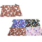 The item you're referring to is a fake leather pencil case with a shoe print design, measuring 28 x 20 cm. It comes in assorted colors and is identified by the code 5389. Given...
