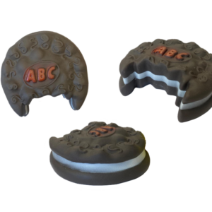 The Pet Dog Toy Squeaky ABC Chocolate and Cream Cookie Design is a playful accessory for your pet. Measuring 9 cm, this toy is designed to resemble a chocolate and cream cookie,...