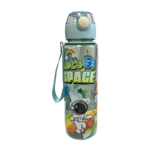 The product you're describing seems to be a 700ml plastic water bottle designed with an astronaut space theme and includes a straw. This bottle is available in assorted colors...