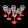 The product you're referring to seems to be plastic wine glasses with a red stem handle, measuring 15 x 7 cm. The model number THL9562 could be used for inventory or ordering...