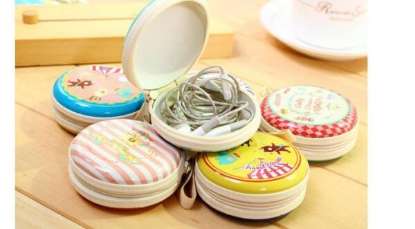 The Round Tin Coin Purse/Earphone Pouch with assorted designs, item number 4495, is a versatile accessory ideal for storing small items like coins or earphones. Its compact and...