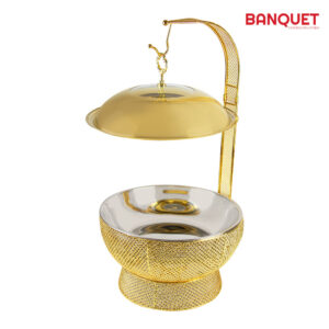 The SQ Professional Banquet Ornate Chafing Dish with Lid, Gold, 8L, model 10858, is designed for serving and keeping food warm at events such as banquets and buffets. With an...