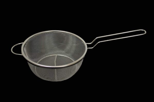 The Stainless Steel Chip Frying Basket you mentioned has dimensions of 22cm in diameter and 8cm in height. It comes with a long handle measuring 17cm. The model or item number...