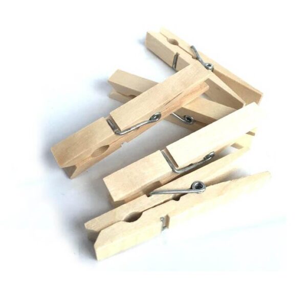 This product refers to a pack of wooden cloth laundry pegs, each measuring 9.5 cm in length. The pack contains 12 pegs. The numbers "0372 / 7064" might be product or stock codes...