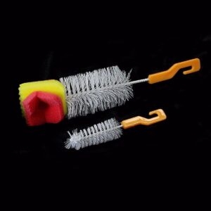 This seems to be a product listing for a cleaning brush set. The set includes two brushes designed for cleaning bottles, cups, and mugs. The dimensions of the brushes are 25 cm...