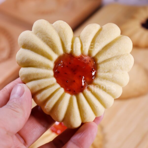 Cippes Wooden Cookie Cutter Mold, 3D Heart Daisy Snow Patterns, DIY Biscuit Stamp for Pastry, Embossing Craft Decorating Baking Tool, Ideal for Thanksgiving, Christmas, Valentine'S Day, Mother'S Day - Image 3