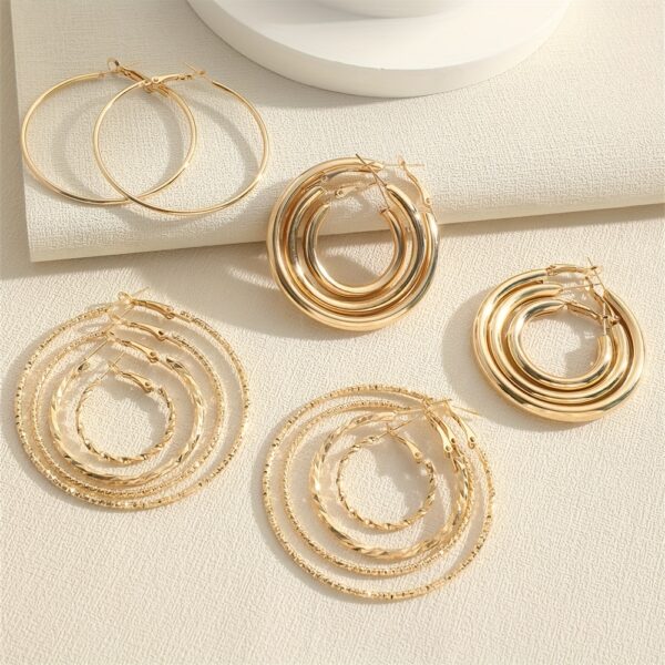 A Set Of 8 Pairs Of Simple And Stylish Twisted Wave Sparkling Earrings In Golden And Silvery Colors. - Image 7