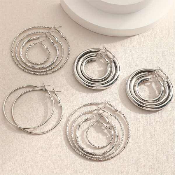 A Set Of 8 Pairs Of Simple And Stylish Twisted Wave Sparkling Earrings In Golden And Silvery Colors. - Image 8