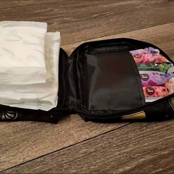 Cute Bear Portable Sanitary Napkin Storage Bag - Large Capacity, Waterproof, and Organizer for Women  - Cartoon Physiological Period Tampon Bag - Image 16