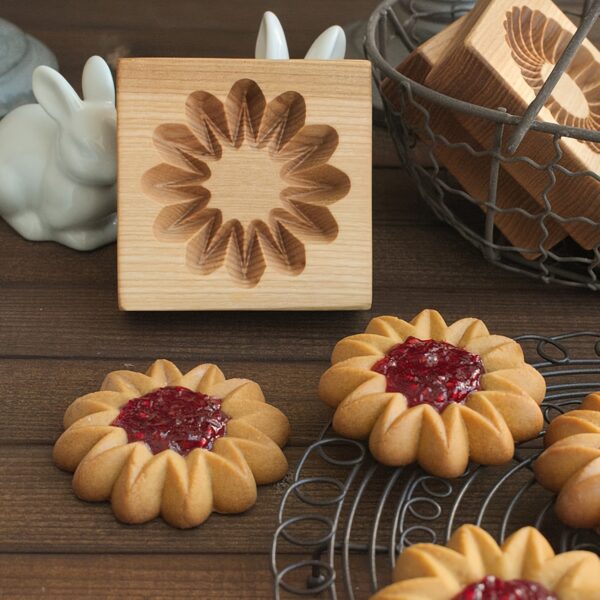 Cippes Wooden Cookie Cutter Mold, 3D Heart Daisy Snow Patterns, DIY Biscuit Stamp for Pastry, Embossing Craft Decorating Baking Tool, Ideal for Thanksgiving, Christmas, Valentine'S Day, Mother'S Day - Image 2