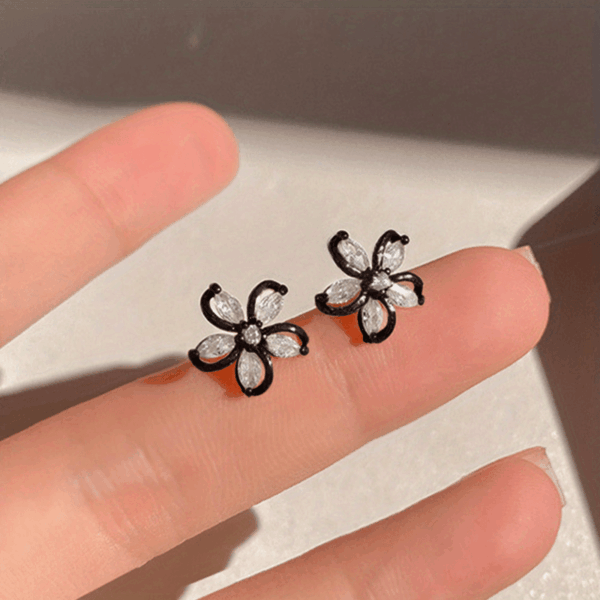 Charming Copper Flower Design Synthetic Zirconia Inlaid Stud Earrings Sparkling Petal Stud Earrings - Image 10