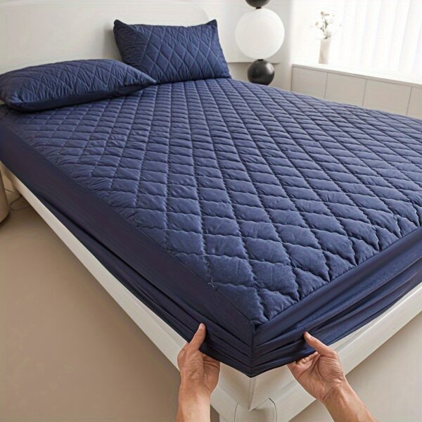 Ultra-Soft High Quality Mattress Protector with Deep Pockets - Solid Color, Geometric Design for Enhanced Sleep Comfort in Bedroom and Guest Room, for Winter - Image 9