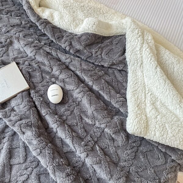 1pc Double-Sided Fleece Bed Blanket, Autumn And Winter Thickened Sofa Blanket, Air Conditioning Blanket, Suitable For All Seasons, Christmas present - Image 11