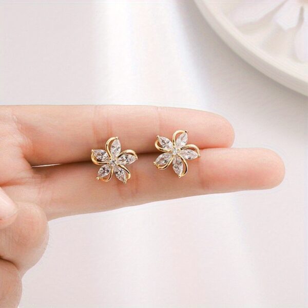 Charming Copper Flower Design Synthetic Zirconia Inlaid Stud Earrings Sparkling Petal Stud Earrings - Image 8