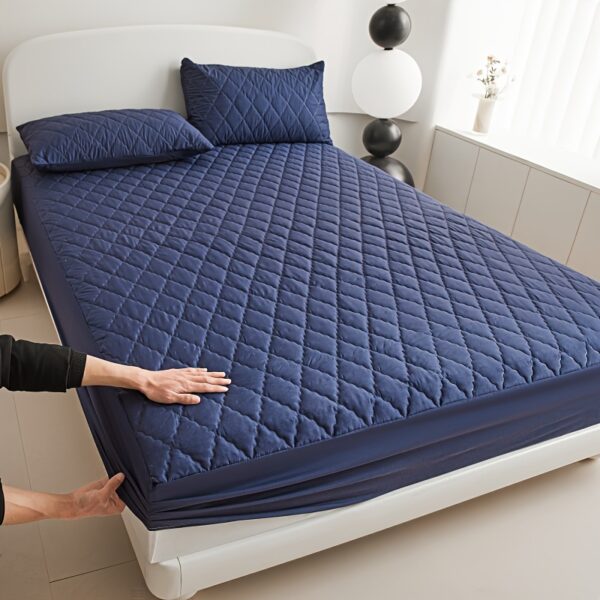 Ultra-Soft High Quality Mattress Protector with Deep Pockets - Solid Color, Geometric Design for Enhanced Sleep Comfort in Bedroom and Guest Room, for Winter - Image 8