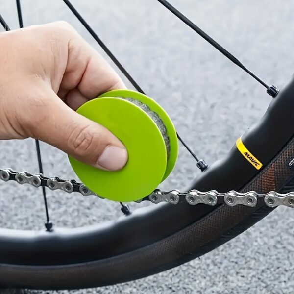 1pc Portable Bike Chain Oiler Tool - Effortless Maintenance with Anti-Rust Lubricant, Green PP Material, Ideal for All-Weather Use, Bike Maintenance Essentials | Green Plastic Oiler | Durable Plastic Oiler