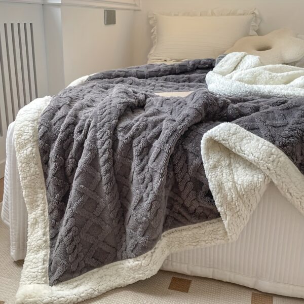 1pc Double-Sided Fleece Bed Blanket, Autumn And Winter Thickened Sofa Blanket, Air Conditioning Blanket, Suitable For All Seasons, Christmas present - Image 10