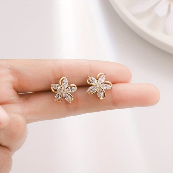Charming Copper Flower Design Synthetic Zirconia Inlaid Stud Earrings Sparkling Petal Stud Earrings - Image 5