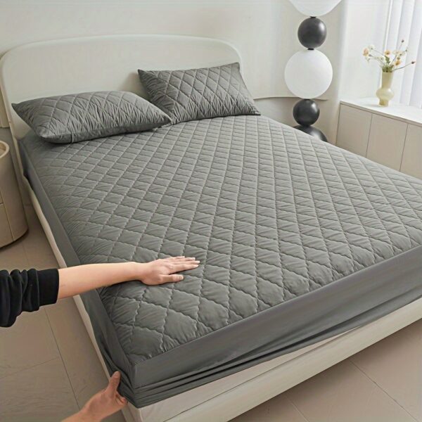 Ultra-Soft High Quality Mattress Protector with Deep Pockets - Solid Color, Geometric Design for Enhanced Sleep Comfort in Bedroom and Guest Room, for Winter - Image 2