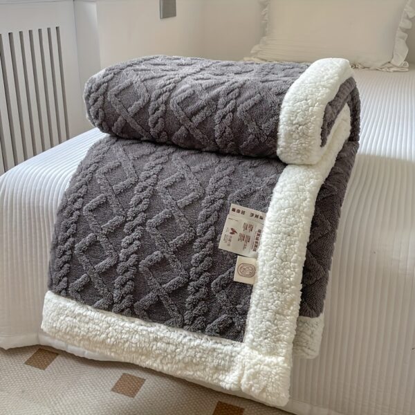 1pc Double-Sided Fleece Bed Blanket, Autumn And Winter Thickened Sofa Blanket, Air Conditioning Blanket, Suitable For All Seasons, Christmas present - Image 3