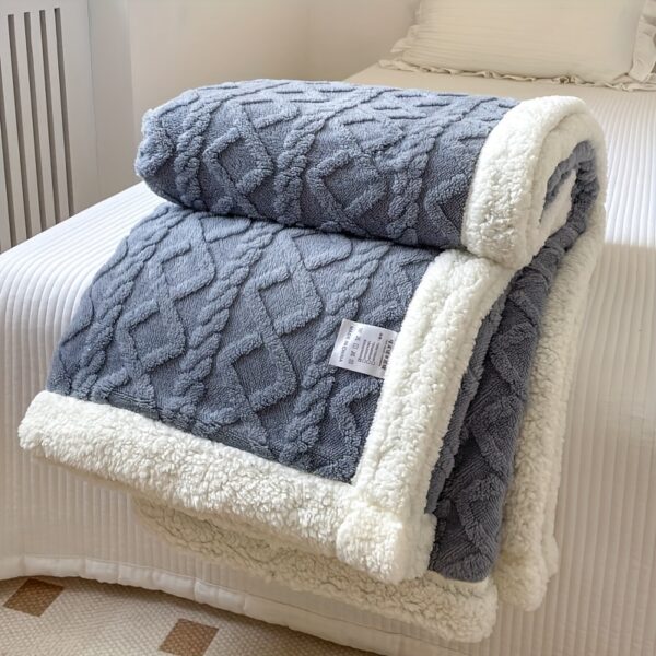 1pc Double-Sided Fleece Bed Blanket, Autumn And Winter Thickened Sofa Blanket, Air Conditioning Blanket, Suitable For All Seasons, Christmas present - Image 6