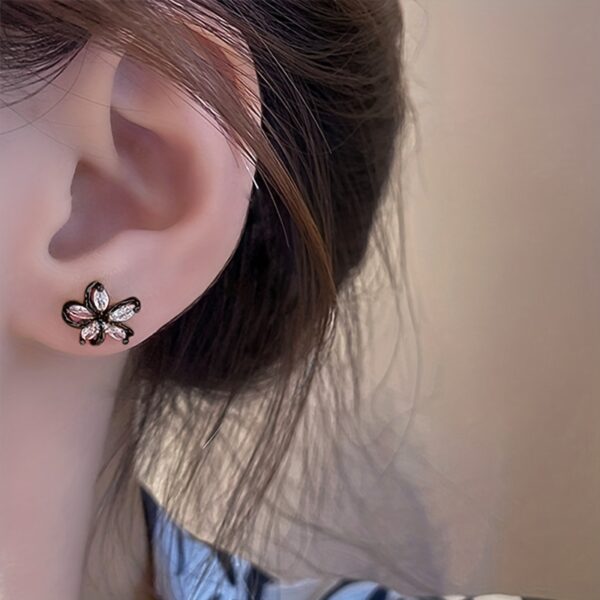 Charming Copper Flower Design Synthetic Zirconia Inlaid Stud Earrings Sparkling Petal Stud Earrings - Image 14