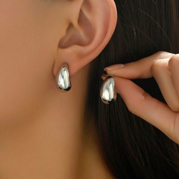 Elegant Drop-Shaped Women's Earrings, Classic Vintage & Holiday Style, Fashion Ear Decor, Perfect For Party & Festival Gift, Available In Golden & Silvery Finish - Image 4