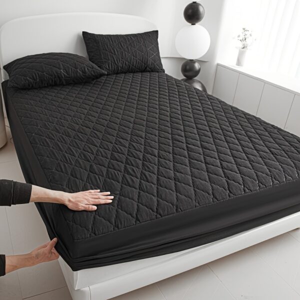 Ultra-Soft High Quality Mattress Protector with Deep Pockets - Solid Color, Geometric Design for Enhanced Sleep Comfort in Bedroom and Guest Room, for Winter - Image 6