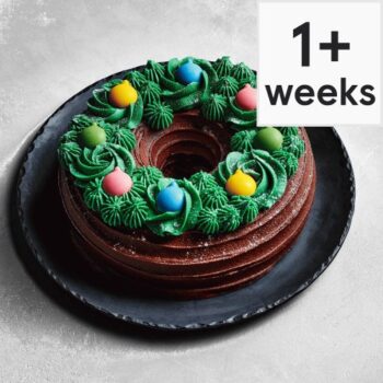 81. Tesco Christmas Bauble Wreath Cake (Serves 16)