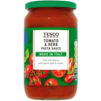 TESCO TOMATO AND HERB PASTA SAUCE (700g)
