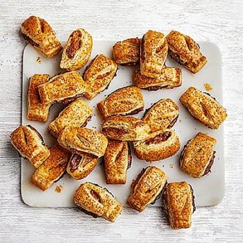 No.1 24 Four Cheese & Caramelised Onion Mini Rolls (24)